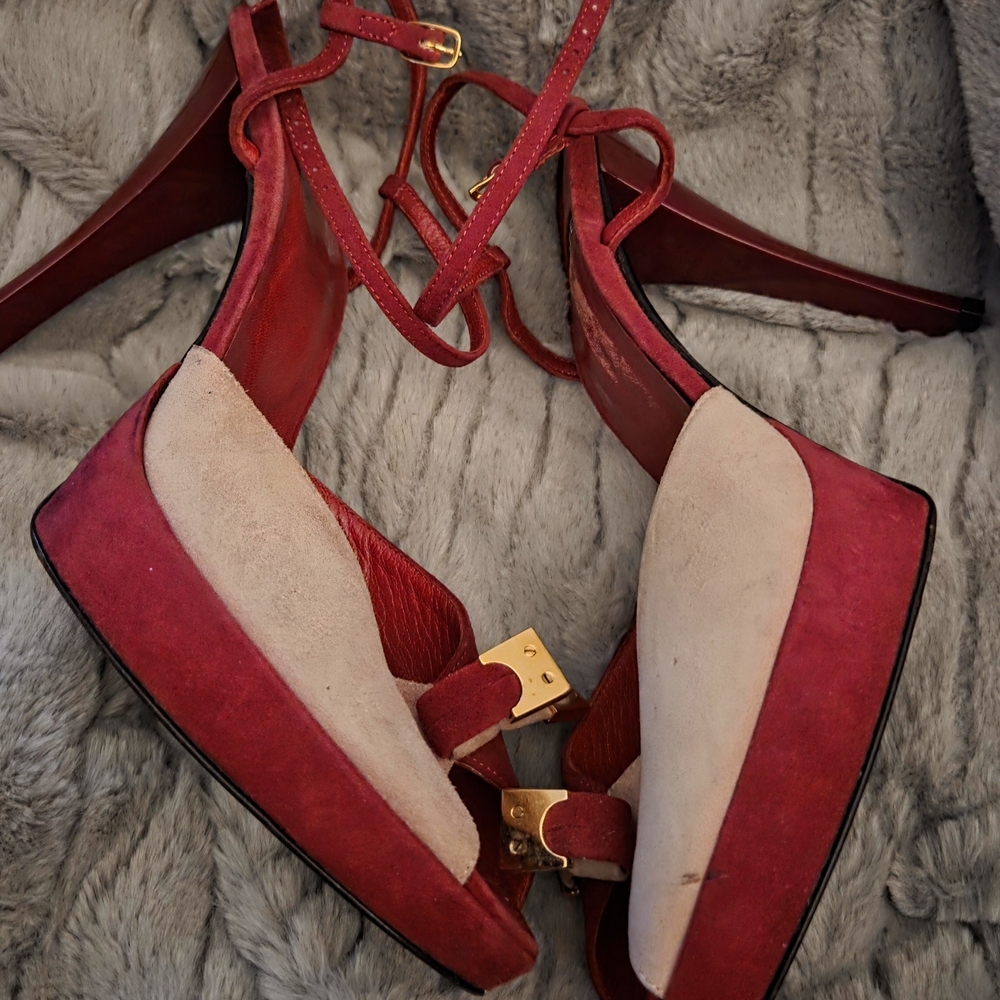 MUST SELL!!💘💫💢💛🧞‍♂️CASADEI Elegant Red and Cream Women's Heels